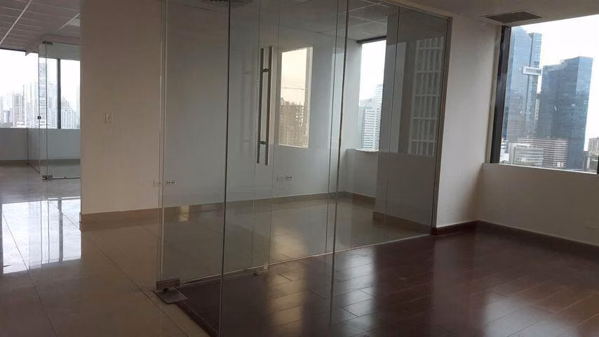 Oficina Comercial en Alquiler en Calle 50 JG
