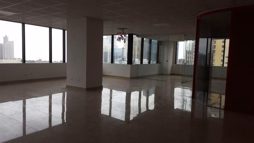 Oficina Comercial en Alquiler en Calle 50 JG