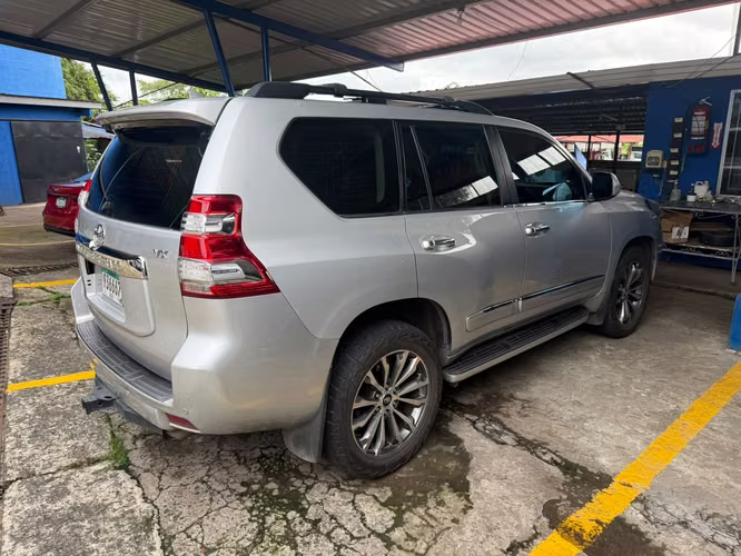 Toyota Prado VX, FULL EXTRAS, excelentes condiciones.