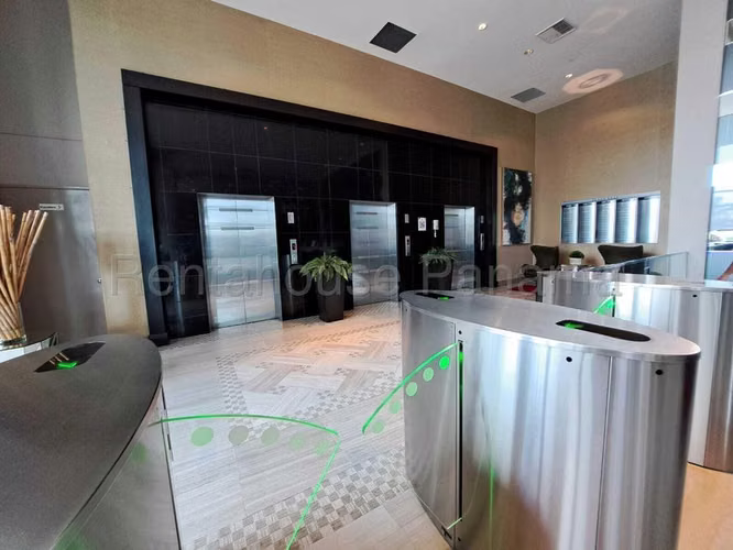 Alquiler de oficina de 125m2 en Costa del Este - Imagen 2