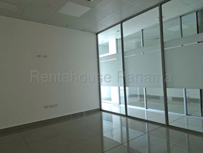 Alquiler de oficina de 125m2 en Costa del Este - Imagen 6