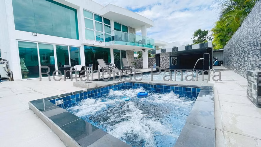 Alquiler de casa en Costa Esmeralda 27MVCH983
