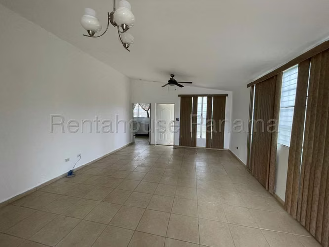 Casa en venta de 319m2 en Brisas del Golf