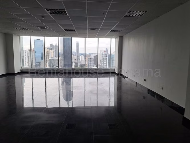Oficina de 96m2  en alquiler Avenida Balboa
