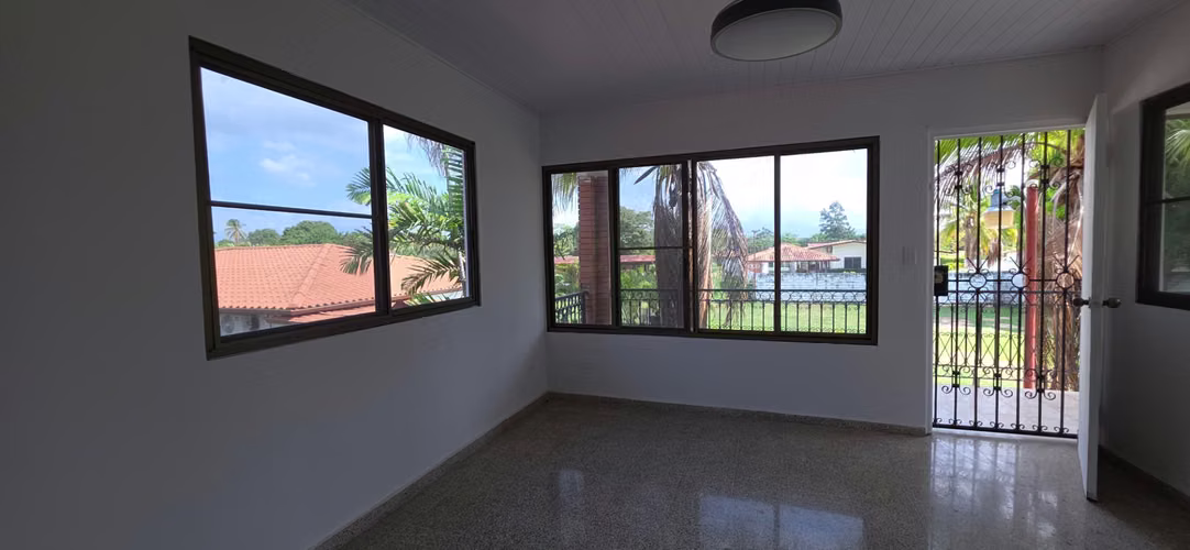 CASA DE PLAYA EN VENTA – Coronado