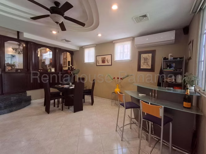 Venta de casa dúplex de 430m2 en Betania