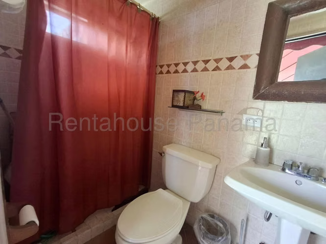 Venta de casa dúplex de 430m2 en Betania