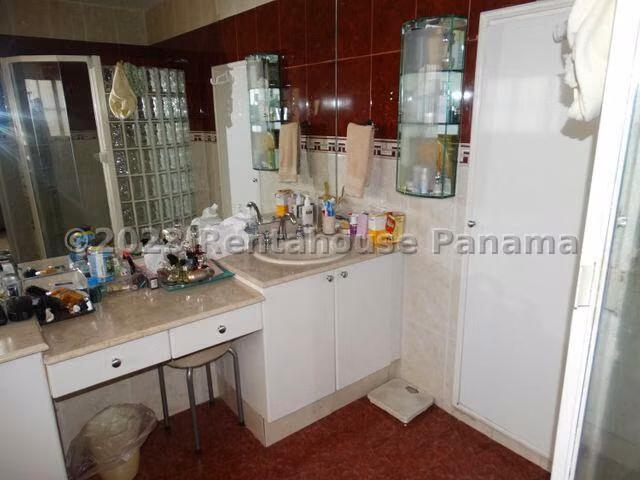 Venta de casa dúplex de 430m2 en Betania