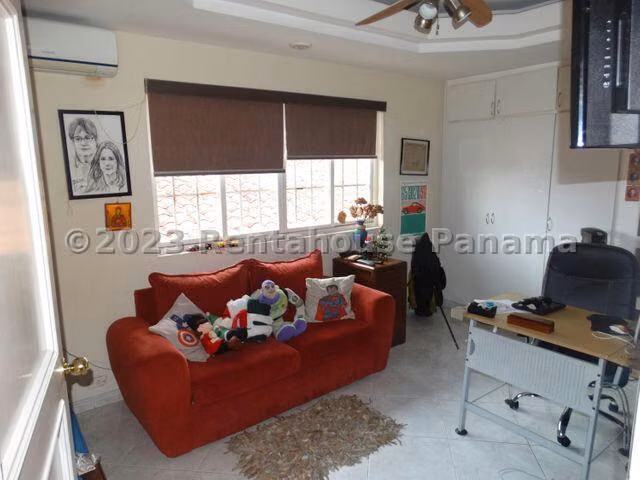 Venta de casa dúplex de 430m2 en Betania