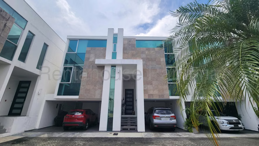 House for Sale in Altos del Golf. PH BIANCO LOFT. 27LDC960