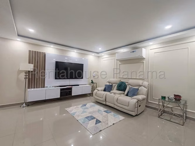Exclusiva Casa en Venta en Río Abajo 26PPM7327
