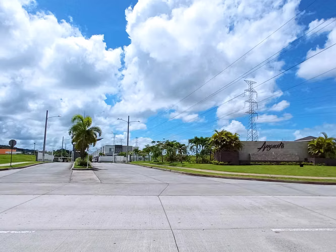 Venta de Casa en Brisas Del Golf Augusta KC