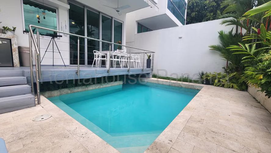 Espectacular Casa en Venta en Altos del Golf 27PPM960