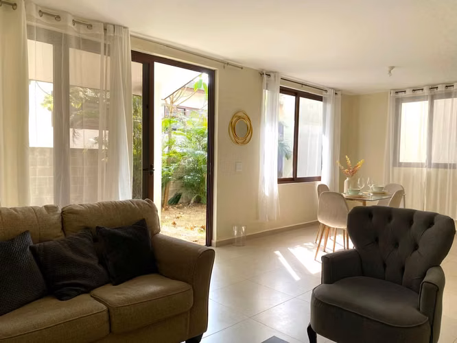 Vendo casa en Golf Gardens, Brisas del Golf con línea blanca