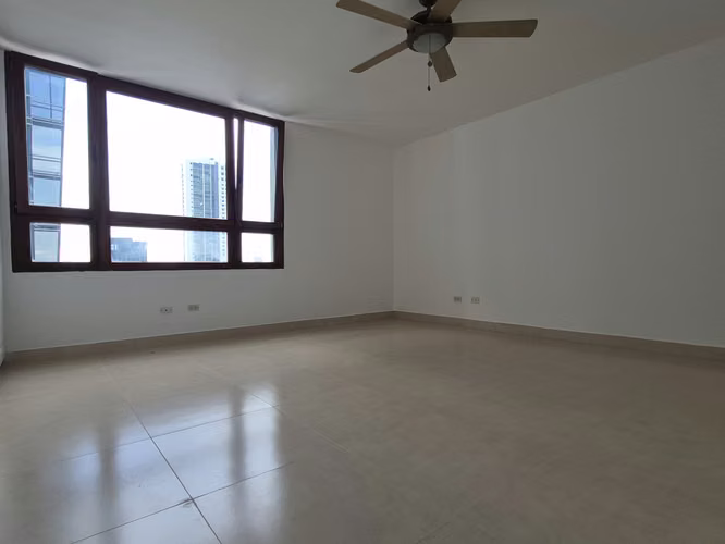 Vendo amplio apartamento remodelado en San Francisco/Coco del Mar