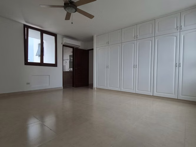 Vendo amplio apartamento remodelado en San Francisco/Coco del Mar