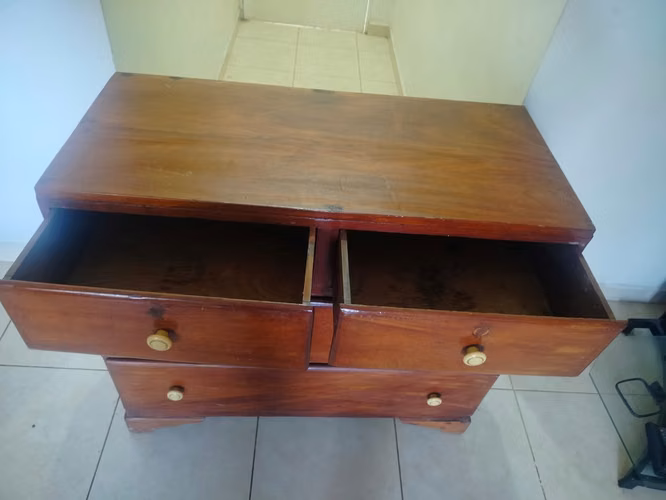 Mueble Gavetero de Madera Solida