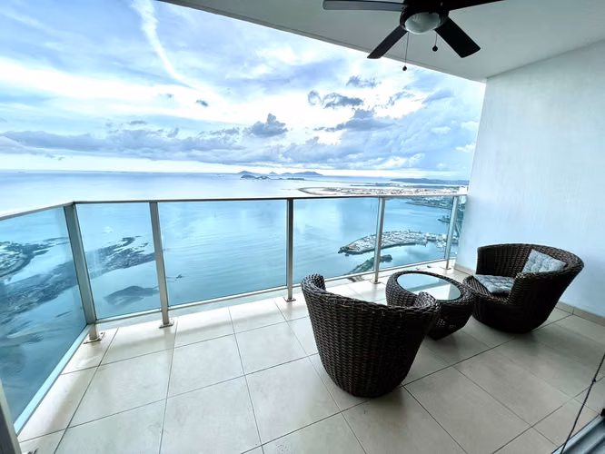 ALQUILO MODERNO APARTAMENTO VISTA AL MAR