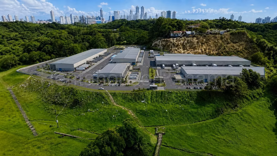 Venta de Terreno Comercial e Industrial en Avenida Domingo Díaz DPV