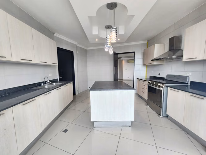 220 m² de Espacio, Privacidad y Excelente Ubicación | PH Highland View