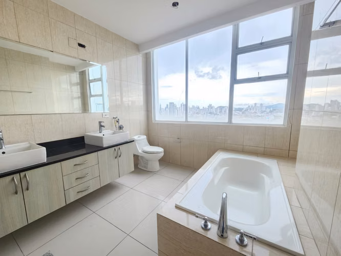 220 m² de Espacio, Privacidad y Excelente Ubicación | PH Highland View