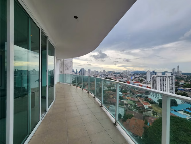 220 m² de Espacio, Privacidad y Excelente Ubicación | PH Highland View