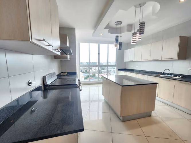 220 m² de Espacio, Privacidad y Excelente Ubicación | PH Highland View