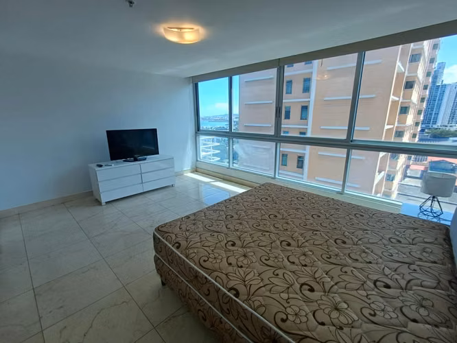 APARTAMENTO AMOBLADO EN AV BALBOA $1,900