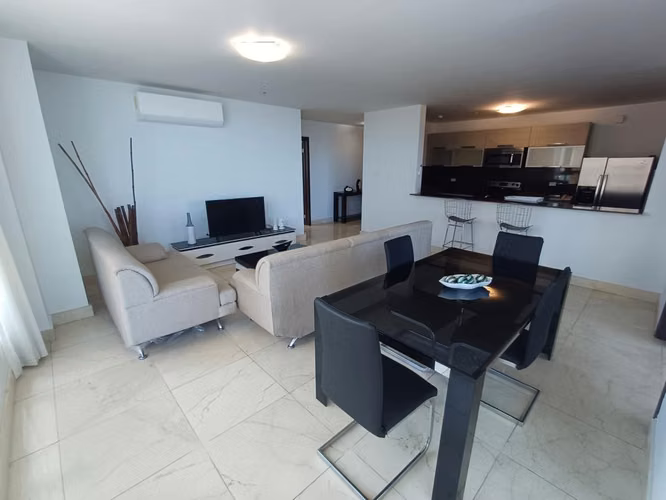 APARTAMENTO AMOBLADO EN AV BALBOA $1,900