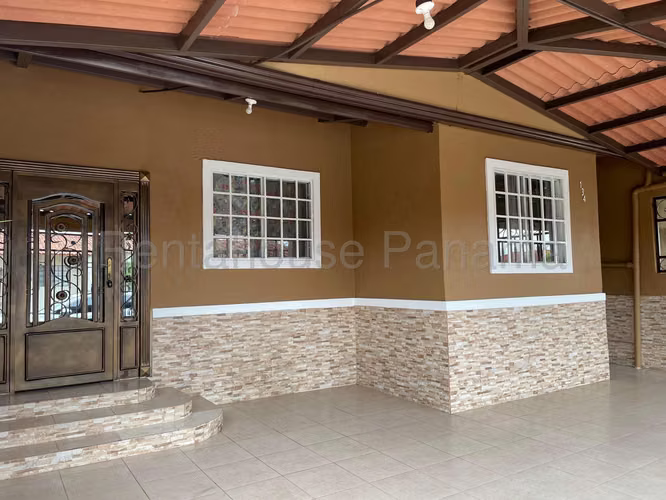 VENTA DE CASA EN ARBOLEDAS CHORRERA ABS