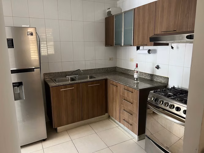 Alquiler de Apartamento céntrico 2 Recámaras y 2 Baños - Imagen 1
