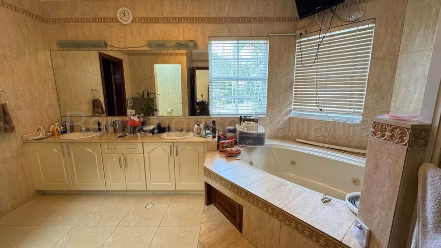 VENTA DE CASA COSTA DEL ESTE GM