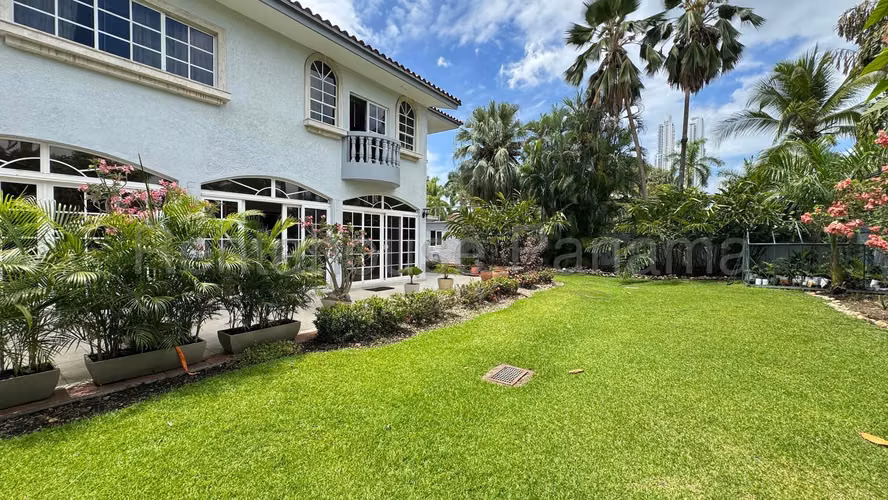 VENTA DE CASA COSTA DEL ESTE GM