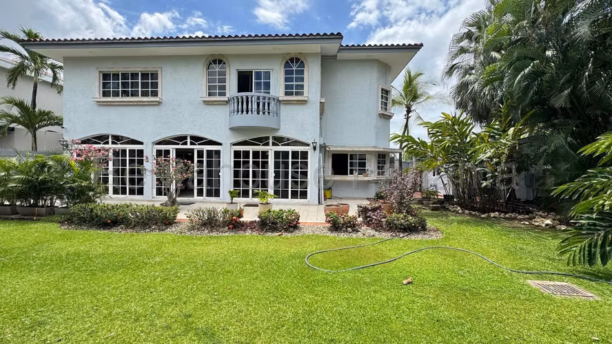 VENTA DE CASA COSTA DEL ESTE GM