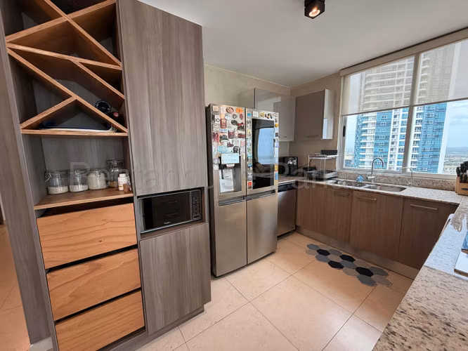 Se Vende Apartamento en Costa del Este VLU27-261