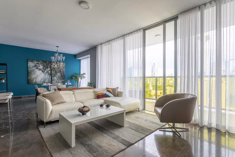 Alquilo Apartamento en Avenida Balboa LC26-124
