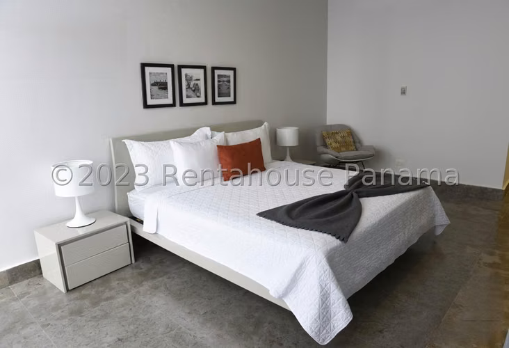 Alquilo Apartamento en Avenida Balboa LC26-132