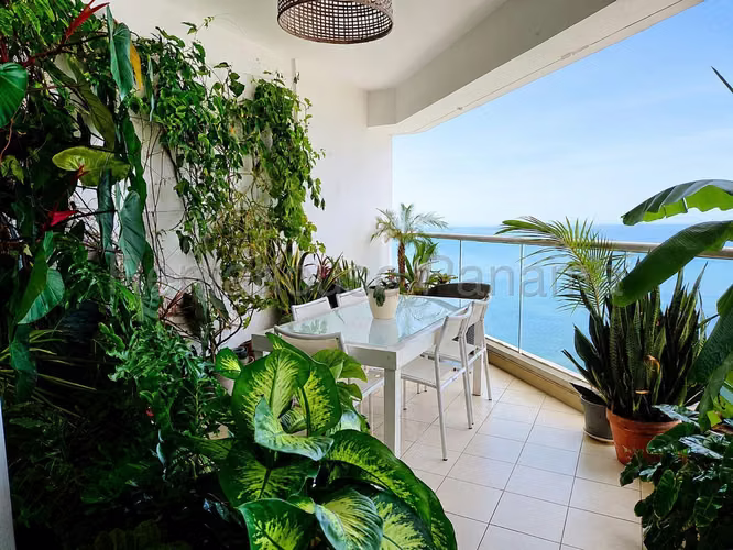 Espectacular Apartamento Amoblado con Vista al Mar en Av. Balboa 27*534Mfk