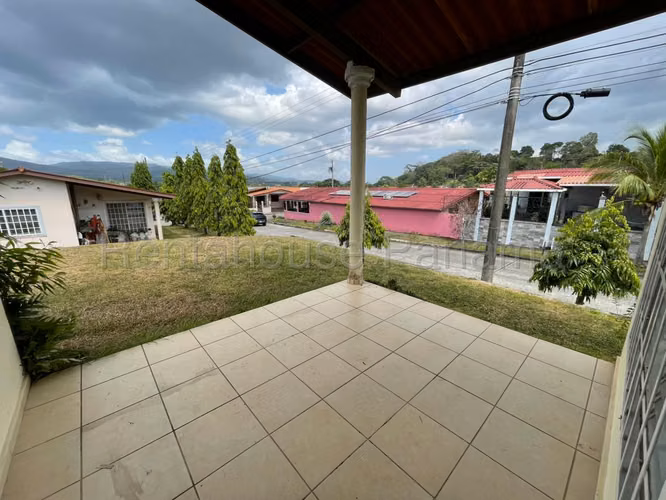 Se Vende Casa en Brisas Del Golf MDV27-985