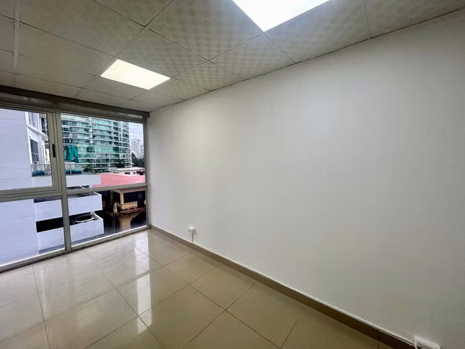 Office in Colores de Bella Vista, has private bathroom, A / A inverter, 1 under-roof parking
