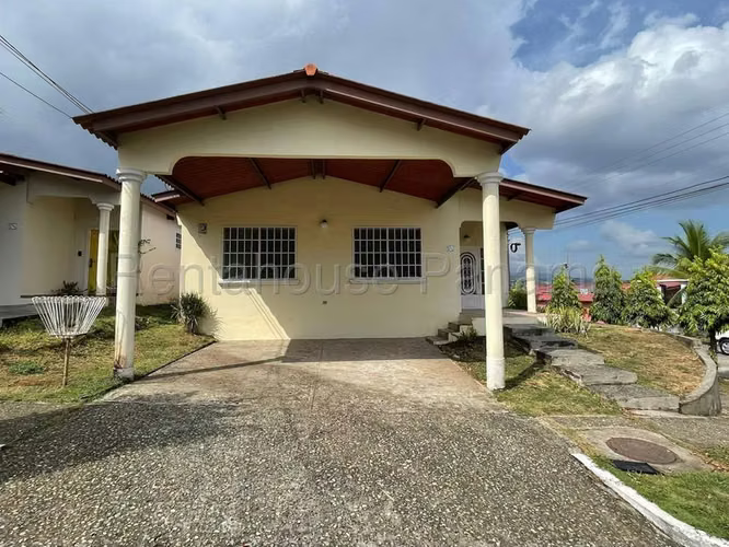 Venta de Casa en Brisas del Golf MPS27-985