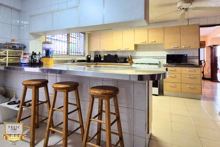 Casa 4 hab en El Cangrejo - Urbanización cerrada con jardín F.A.