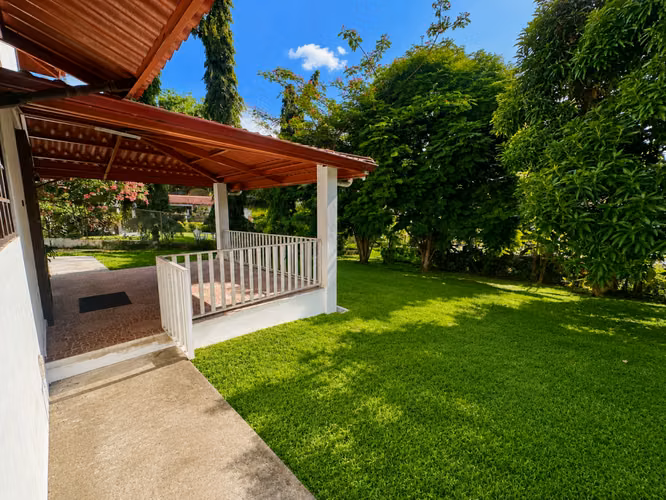 Gran propiedad con 2 residencias independientes en Las Cumbres ID 26952