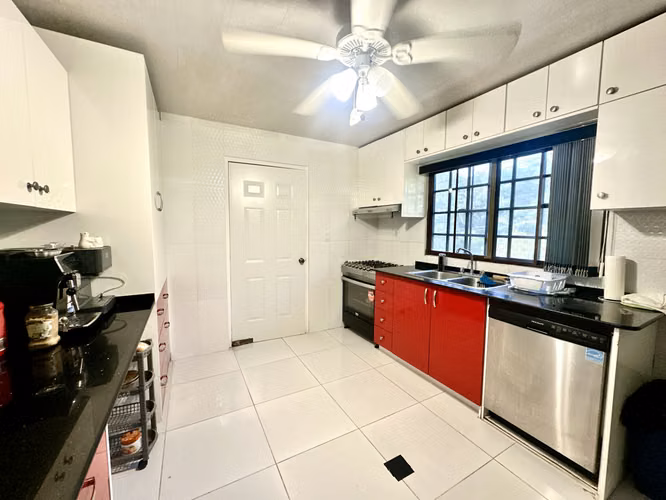 Gran propiedad con 2 residencias independientes en Las Cumbres ID 26952