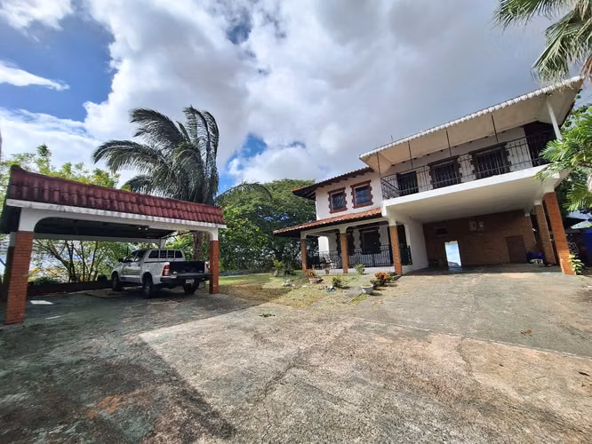 . Casa en el Dorado de dos Niveles y 4 Parking