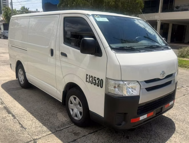 HIACE 2023   MANUAL EN 24,695 al CREDITO o al CONTADO - Imagen 2