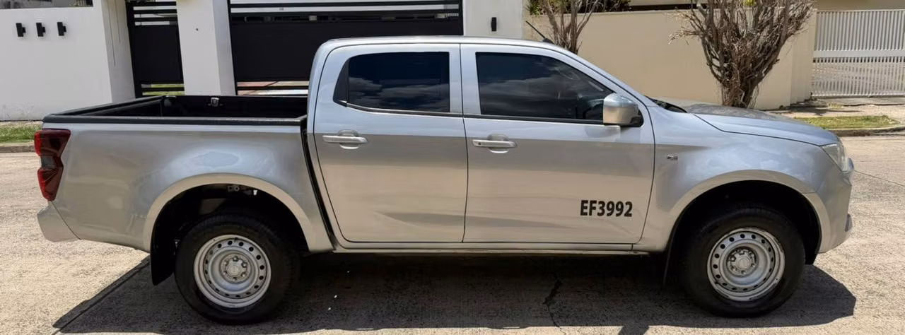 D-MAX 2023 MANUAL EN 22,995 al CREDITO o al contado..