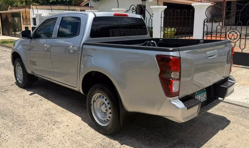 D-MAX 2023 MANUAL EN 22,995 al CREDITO o al contado..
