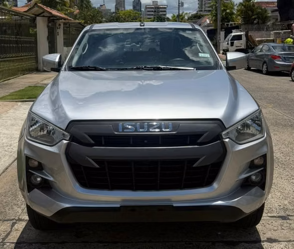 D-MAX 2023 MANUAL EN 22,995 al CREDITO o al contado..