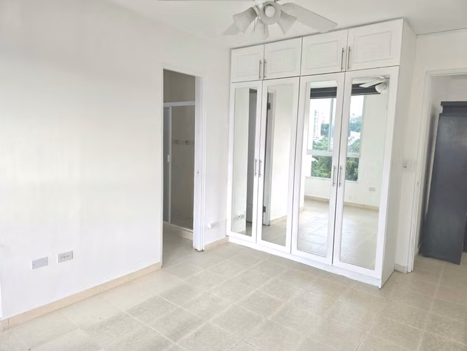 . Apartamento en Via Argentina | 3 recamaras | con balcon